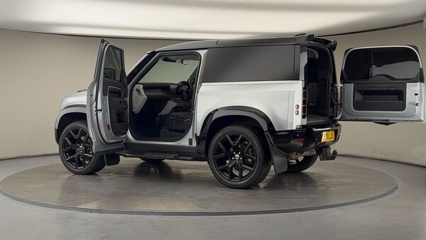 Used Land Rover Defender 90 2021 for sale - 76119517: Photo 45