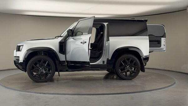 Used Land Rover Defender 90 2021 for sale - 76119517: Photo 47