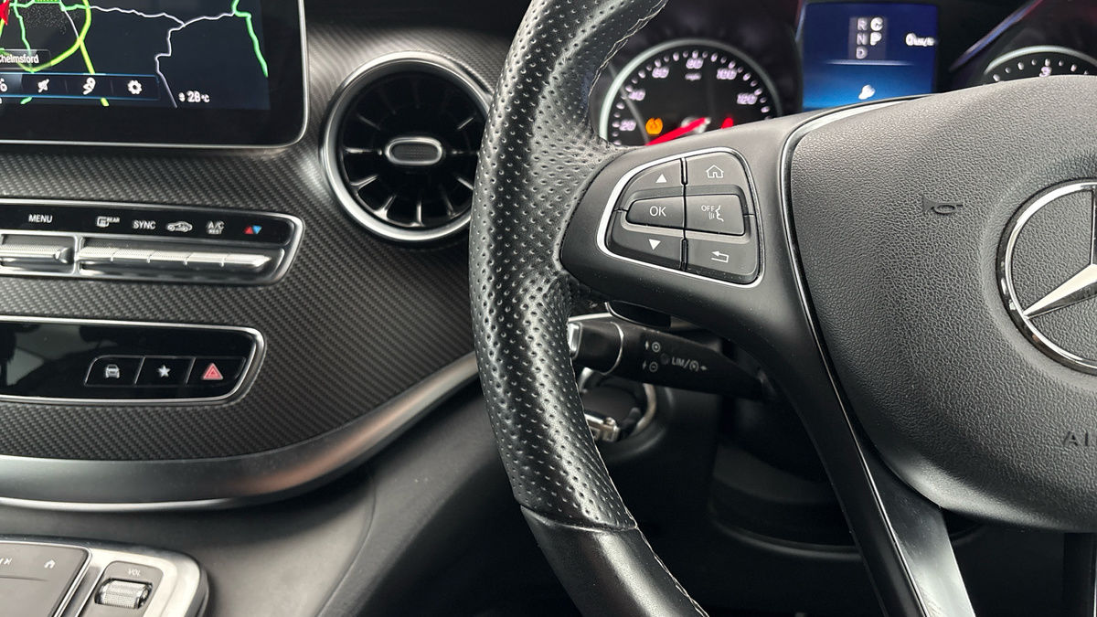 Used Mercedes-Benz V-Class 2023 for sale - 76256967: Photo 13