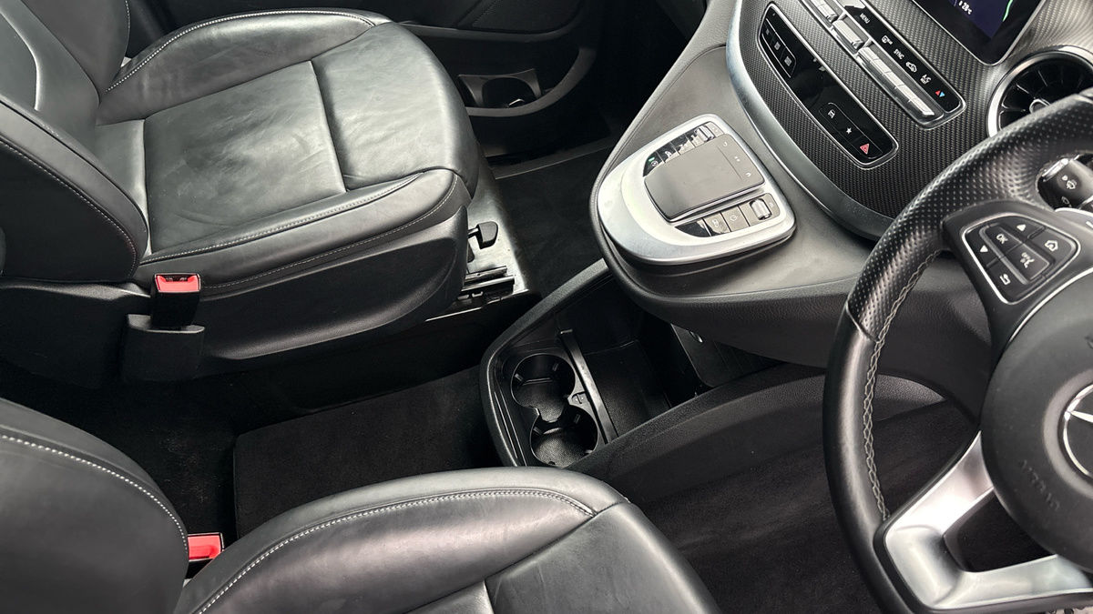 Used Mercedes-Benz V-Class 2023 for sale - 76256967: Photo 18