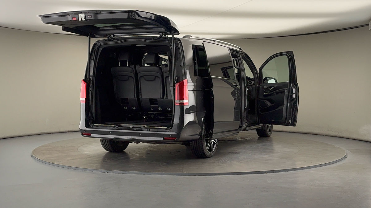 Used Mercedes-Benz V-Class 2023 for sale - 76256967: Photo 60