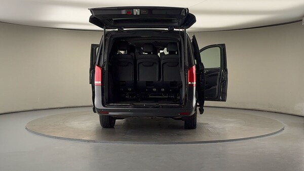 Used Mercedes-Benz V-Class 2023 for sale - 76256967: Photo 61