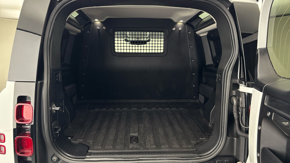 Used Land Rover Defender 2022 for sale - 77303327: Photo 11