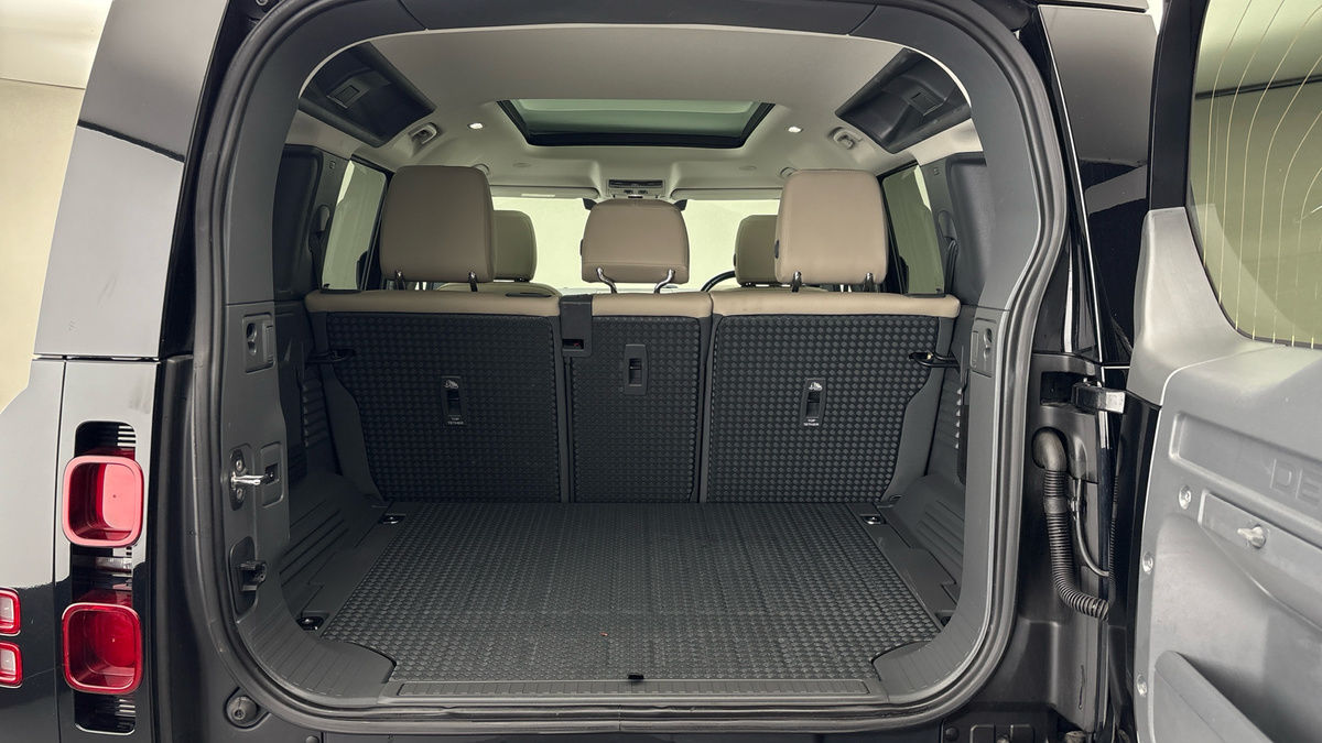 Used Land Rover Defender 110 2022 for sale - 77622203: Photo 11