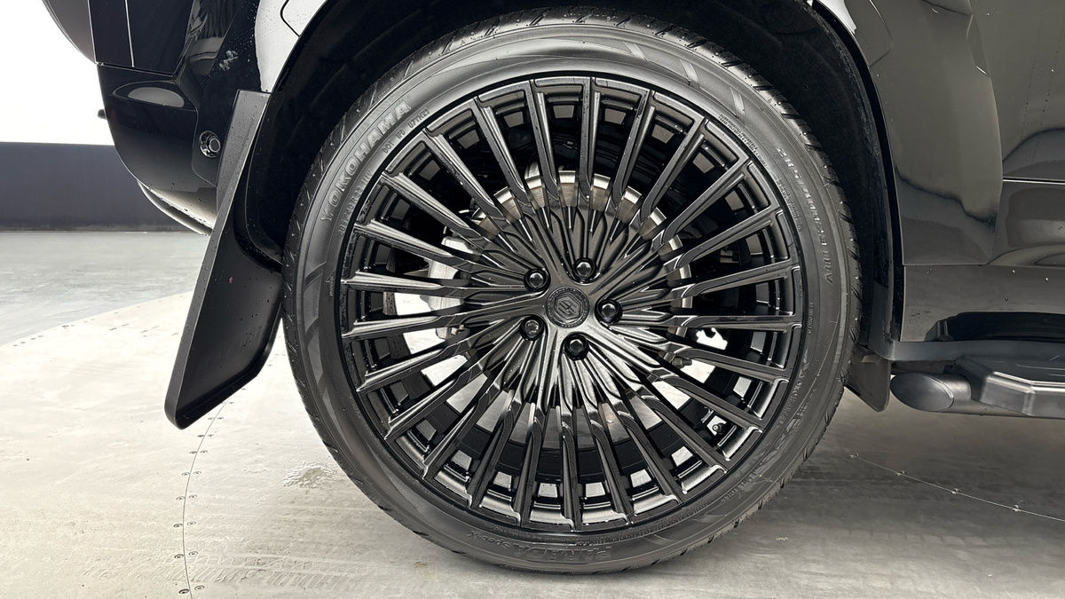 Used Land Rover Defender 110 2025 for sale - 76010599: Photo 10