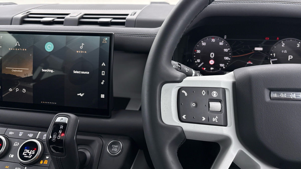 Used Land Rover Defender 110 2025 for sale - 76010599: Photo 13