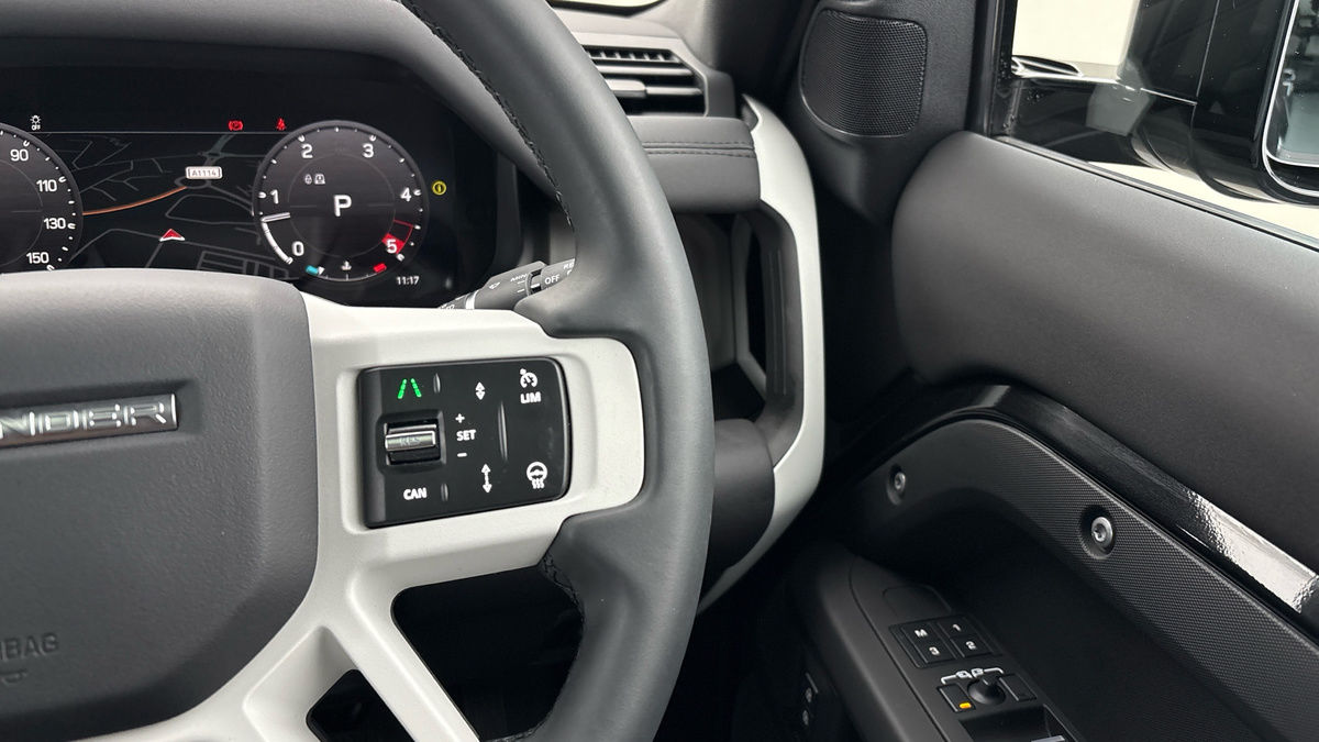 Used Land Rover Defender 110 2025 for sale - 76010599: Photo 14