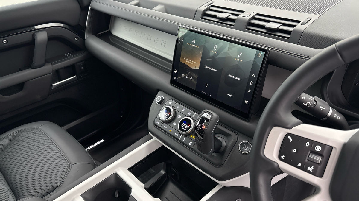 Used Land Rover Defender 110 2025 for sale - 76010599: Photo 18