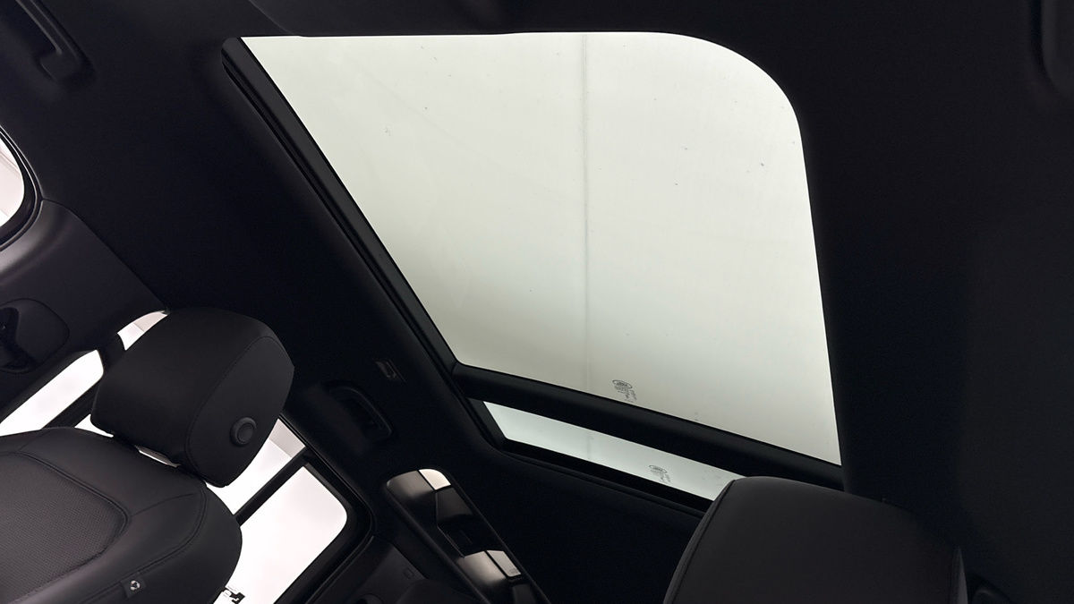 Used Land Rover Defender 110 2025 for sale - 76010599: Photo 6