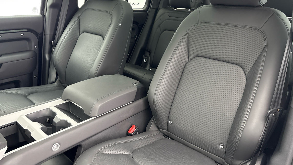 Used Land Rover Defender 110 2025 for sale - 76010599: Photo 7