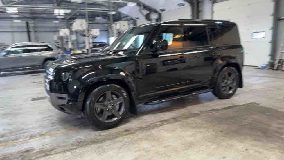 Used Land Rover Defender 110 2025 for sale - 76010599: Photo 75