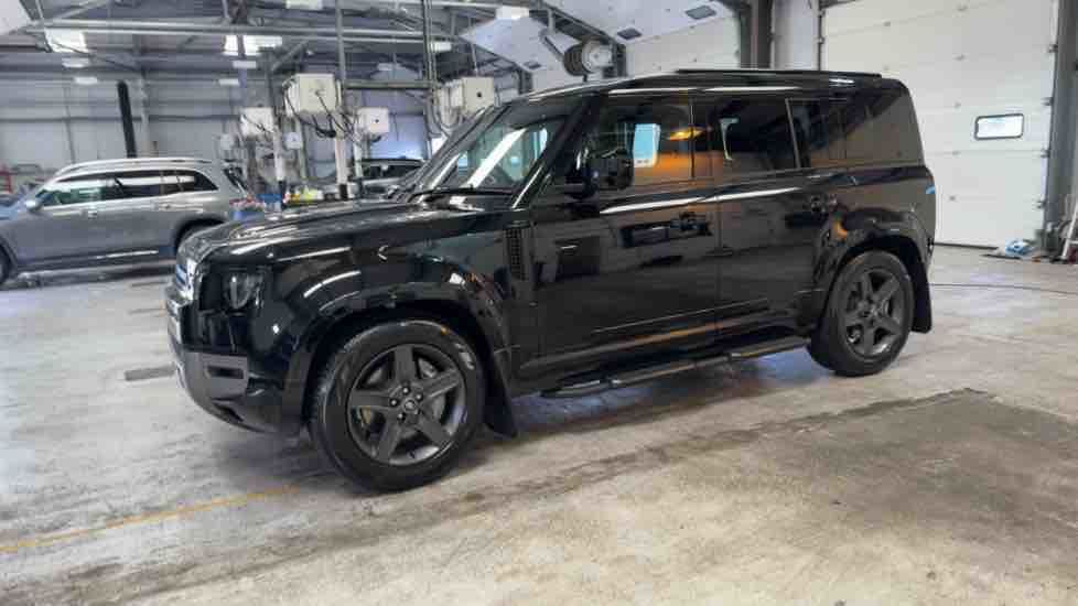 Used Land Rover Defender 110 2025 for sale - 76010599: Photo 76