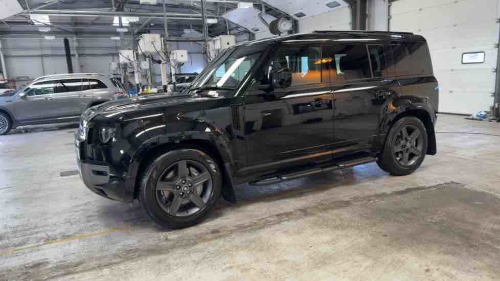 Used Land Rover Defender 110 2025 for sale - 76010599: Photo 77