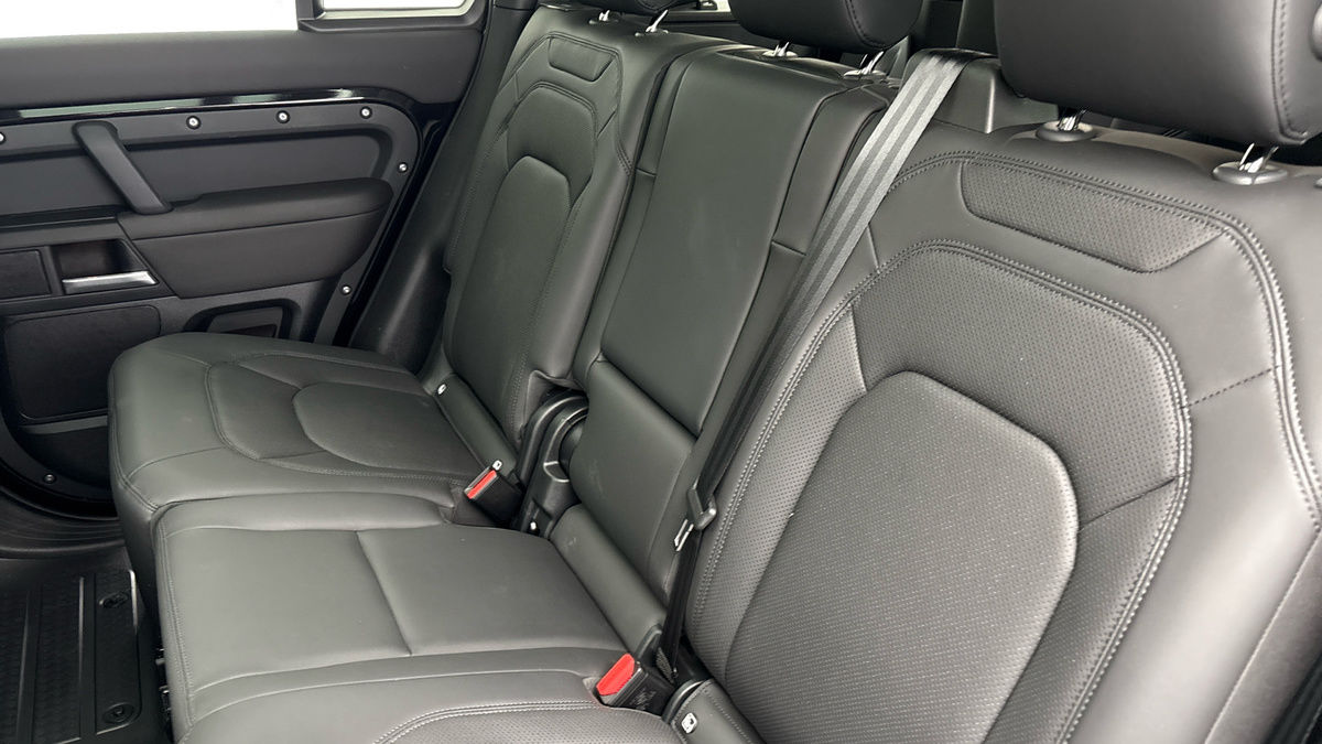 Used Land Rover Defender 110 2025 for sale - 76010599: Photo 8
