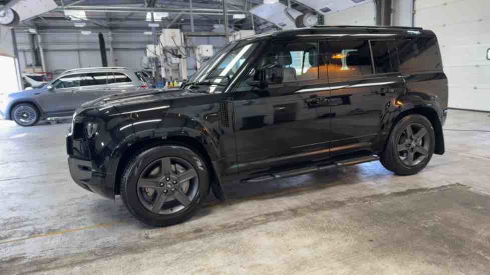 Used Land Rover Defender 110 2025 for sale - 76010599: Photo 80