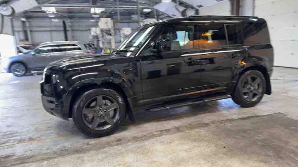 Used Land Rover Defender 110 2025 for sale - 76010599: Photo 81