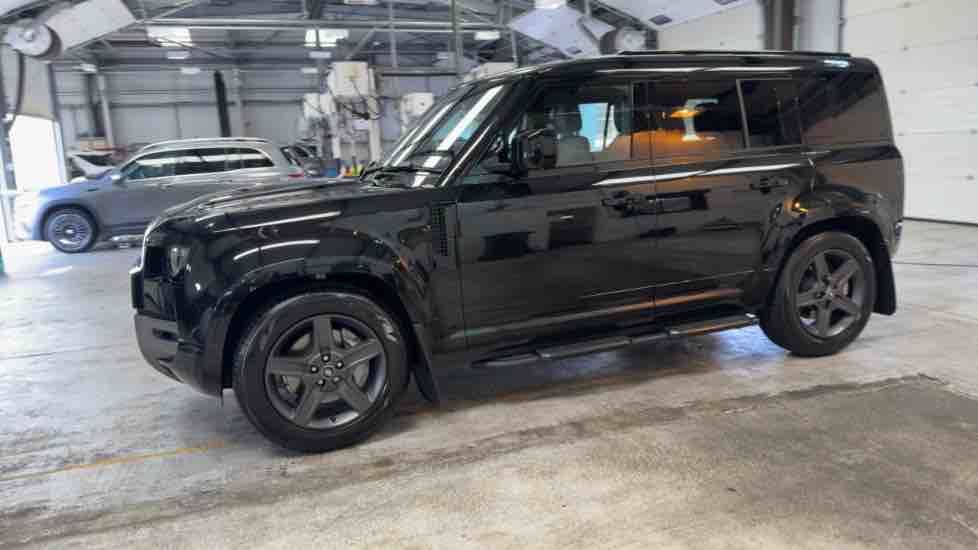 Used Land Rover Defender 110 2025 for sale - 76010599: Photo 82