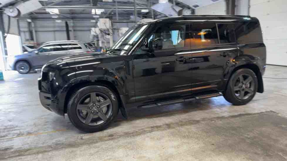 Used Land Rover Defender 110 2025 for sale - 76010599: Photo 83