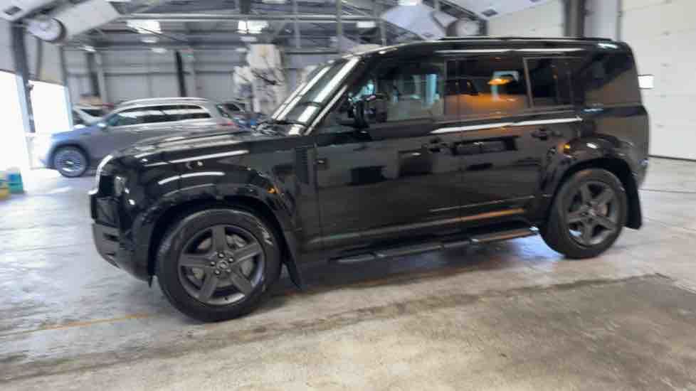 Used Land Rover Defender 110 2025 for sale - 76010599: Photo 84