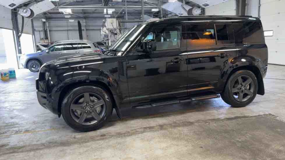 Used Land Rover Defender 110 2025 for sale - 76010599: Photo 85