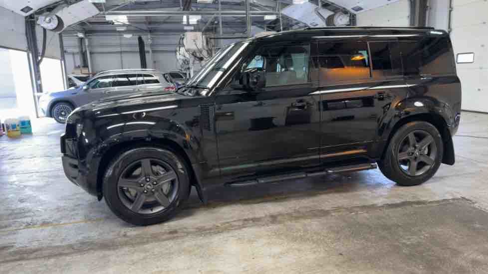 Used Land Rover Defender 110 2025 for sale - 76010599: Photo 86