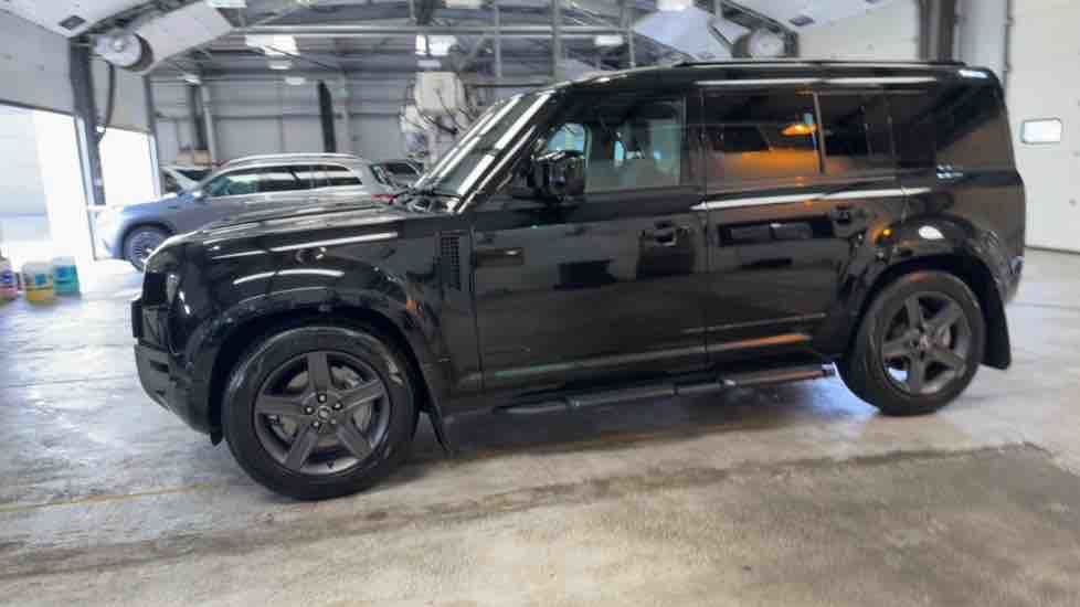 Used Land Rover Defender 110 2025 for sale - 76010599: Photo 87