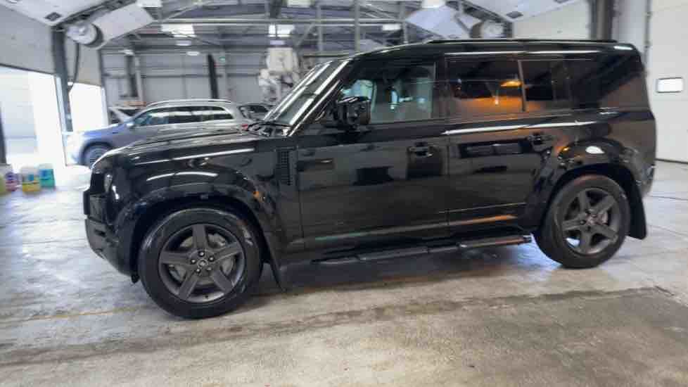 Used Land Rover Defender 110 2025 for sale - 76010599: Photo 88