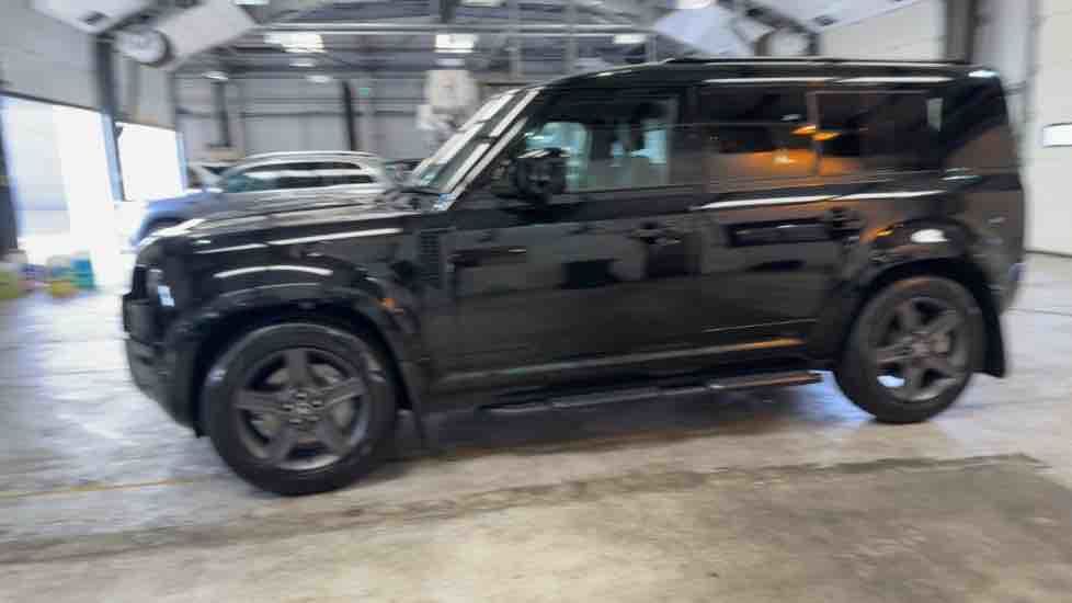 Used Land Rover Defender 110 2025 for sale - 76010599: Photo 89