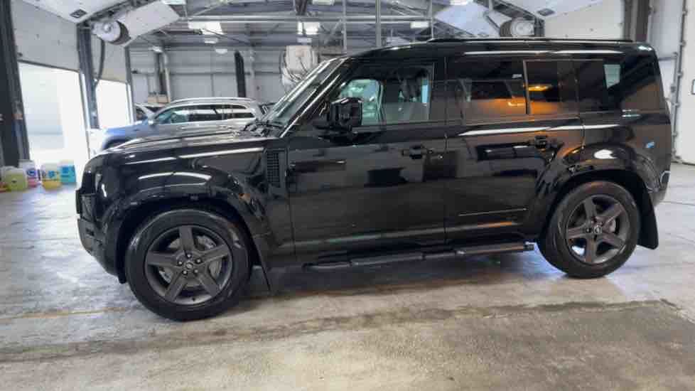 Used Land Rover Defender 110 2025 for sale - 76010599: Photo 90