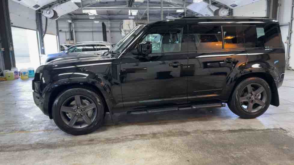 Used Land Rover Defender 110 2025 for sale - 76010599: Photo 91