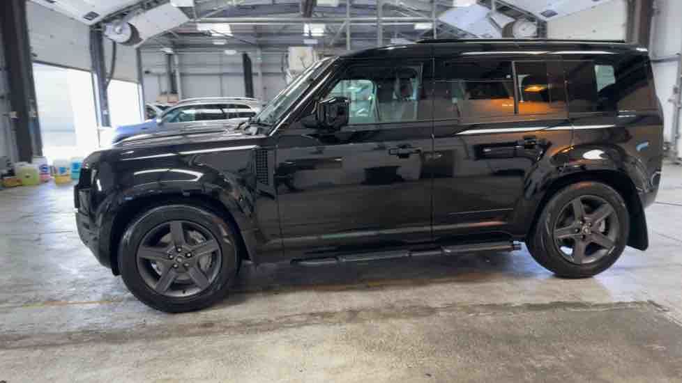 Used Land Rover Defender 110 2025 for sale - 76010599: Photo 92