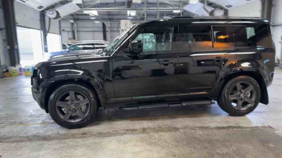 Used Land Rover Defender 110 2025 for sale - 76010599: Photo 93