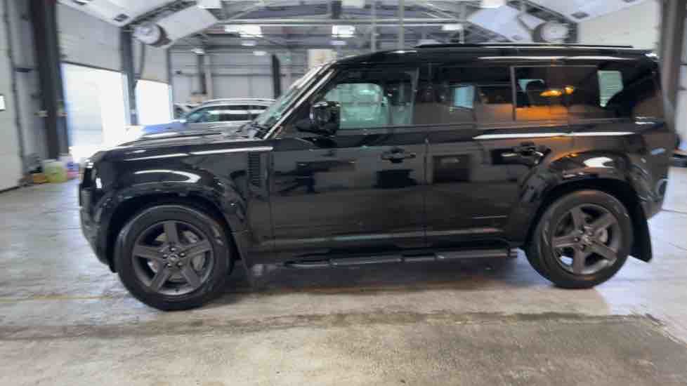 Used Land Rover Defender 110 2025 for sale - 76010599: Photo 95