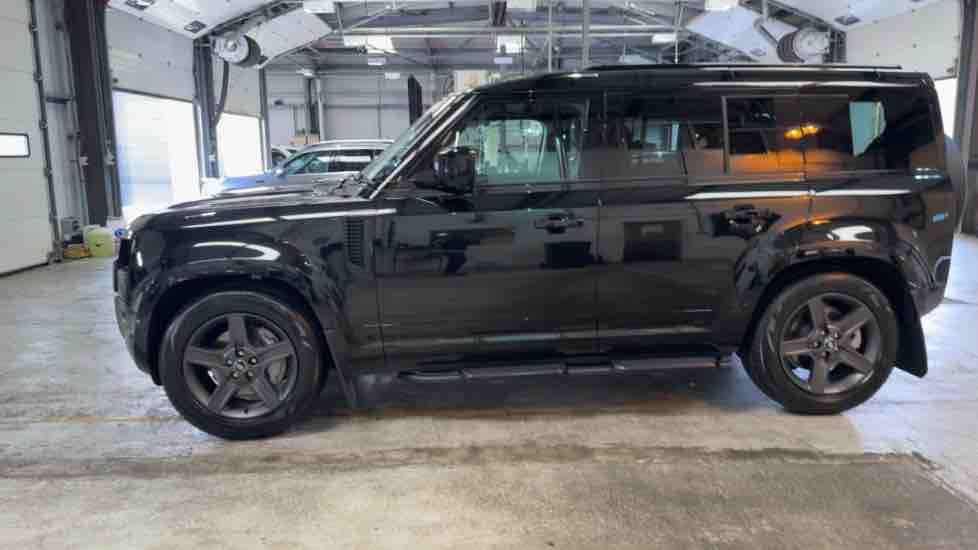 Used Land Rover Defender 110 2025 for sale - 76010599: Photo 96