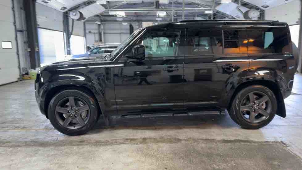 Used Land Rover Defender 110 2025 for sale - 76010599: Photo 97