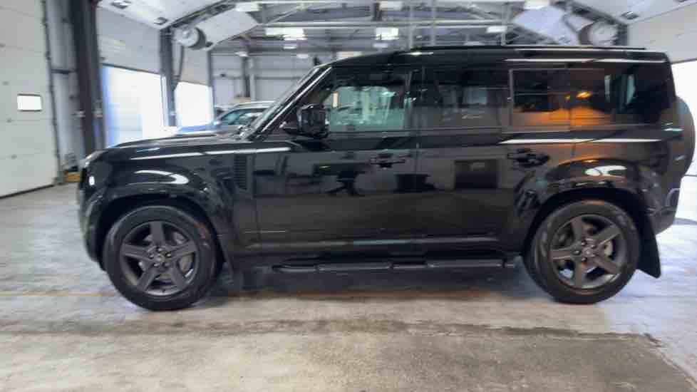 Used Land Rover Defender 110 2025 for sale - 76010599: Photo 99