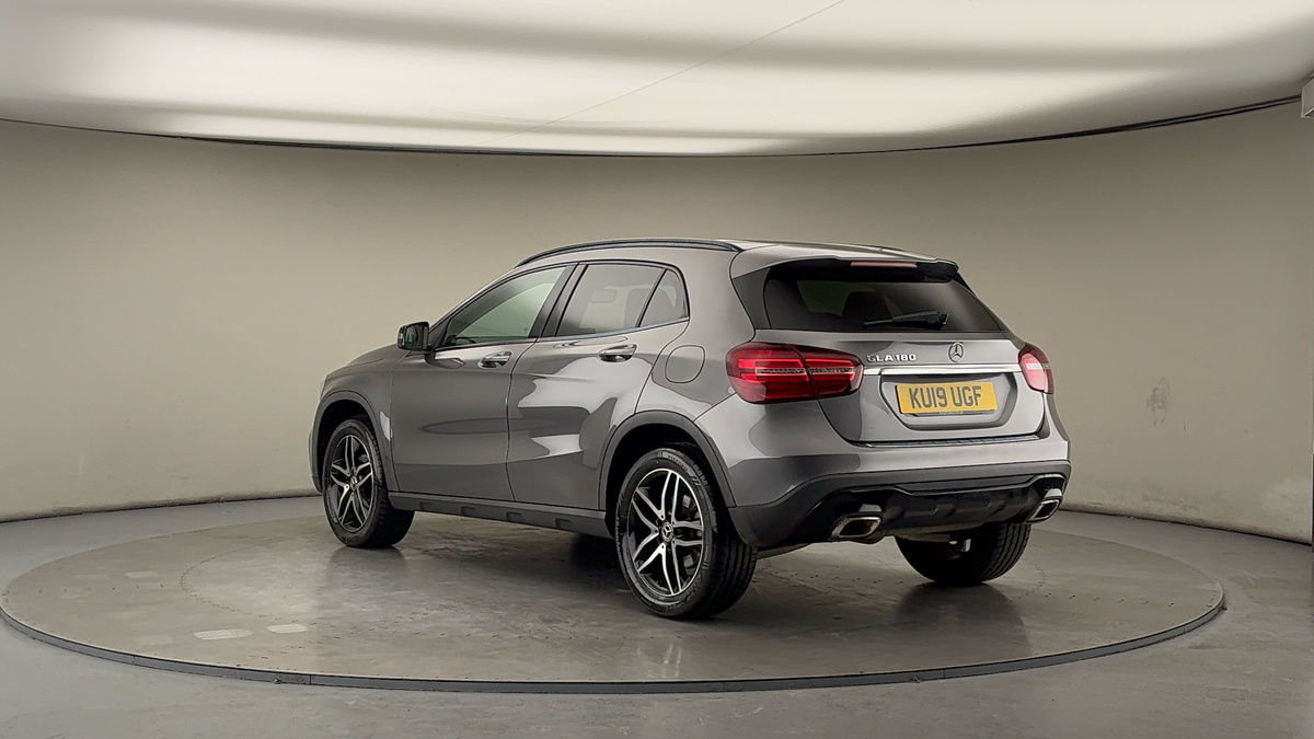 Used Mercedes-Benz GLA 2019 for sale - 77118325: Photo 2
