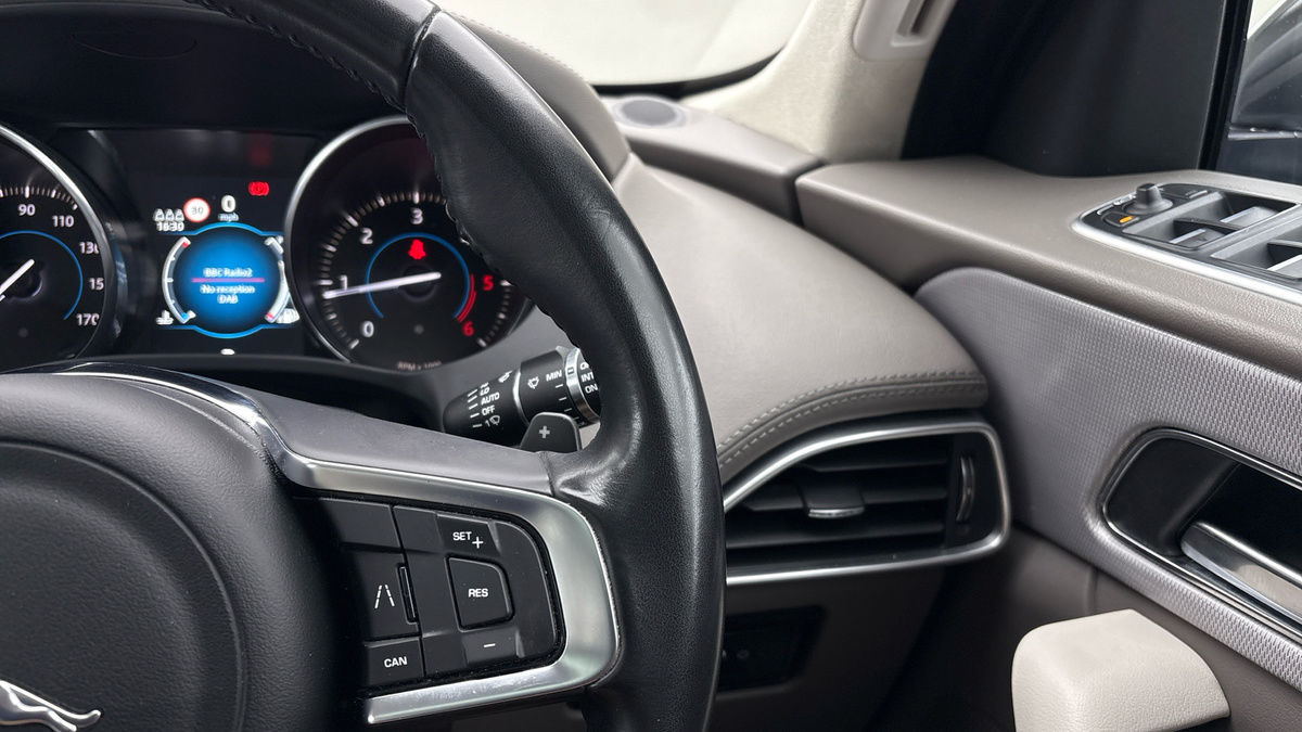 Used Jaguar F-Pace 2019 for sale - 76630353: Photo 14