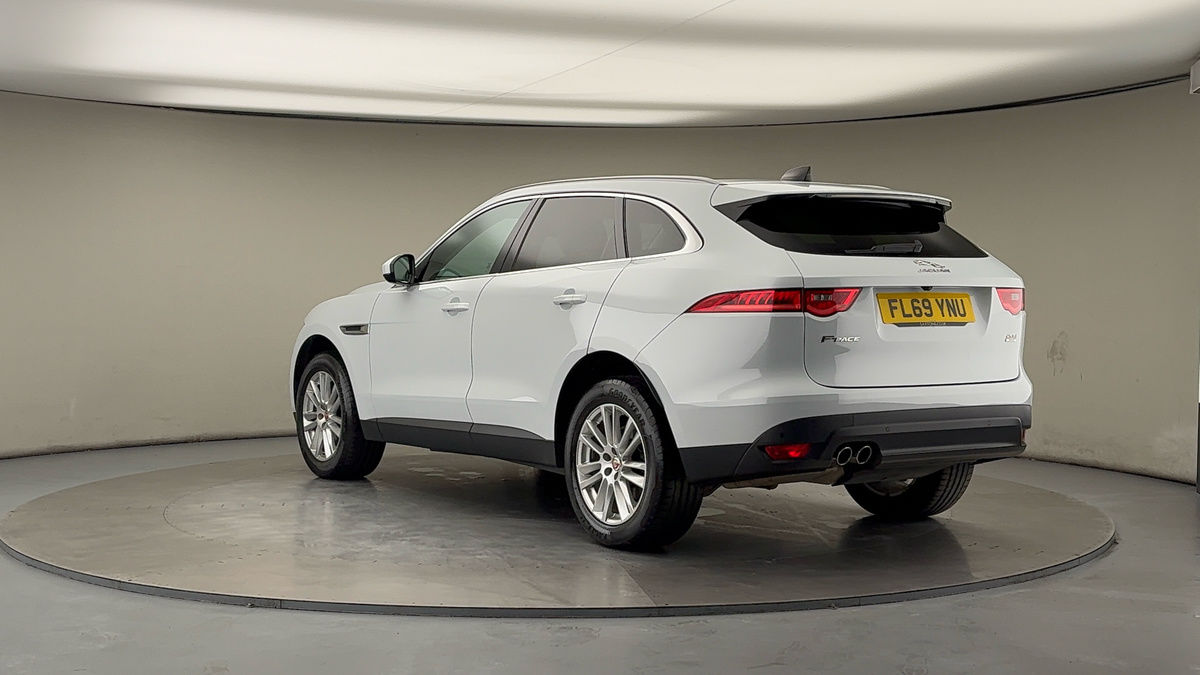 Used Jaguar F-Pace 2019 for sale - 76630353: Photo 2