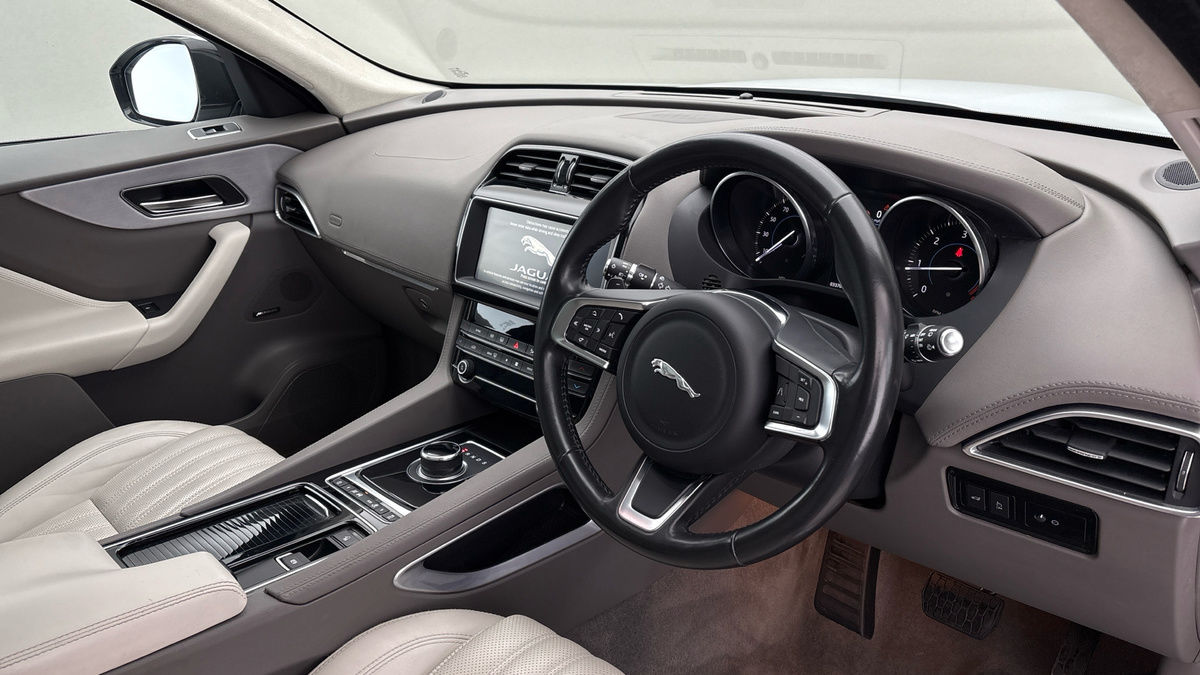 Used Jaguar F-Pace 2019 for sale - 76630353: Photo 5
