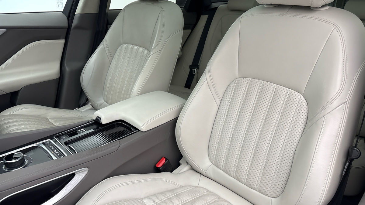 Used Jaguar F-Pace 2019 for sale - 76630353: Photo 7