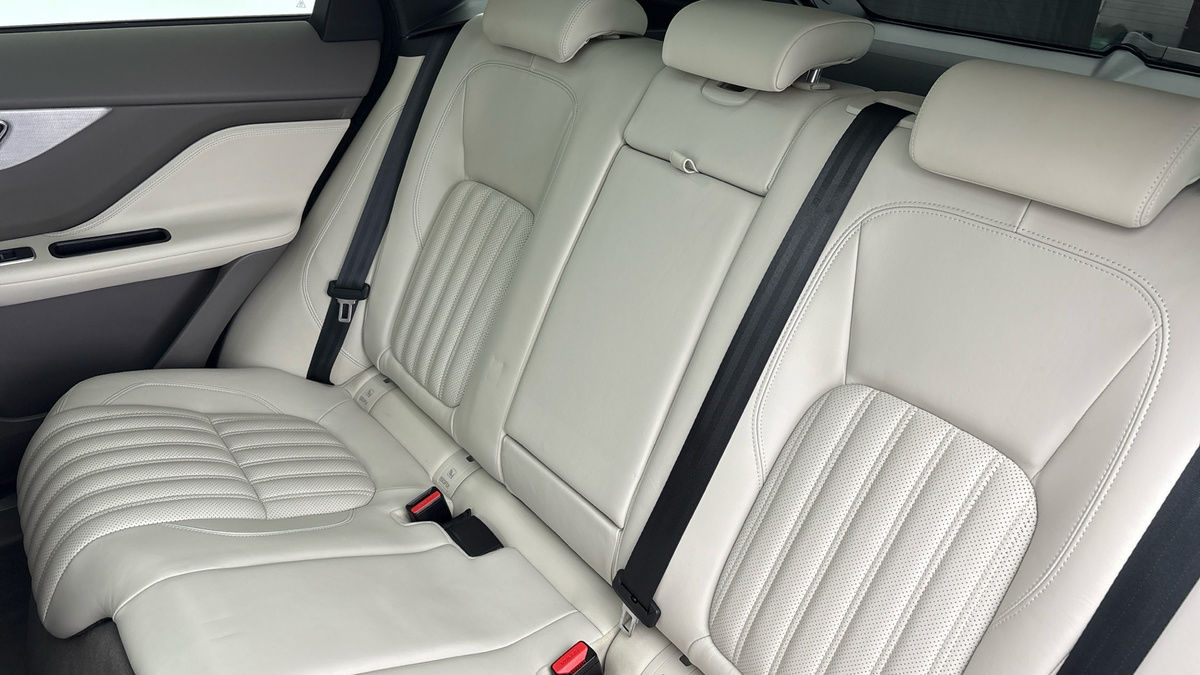 Used Jaguar F-Pace 2019 for sale - 76630353: Photo 8