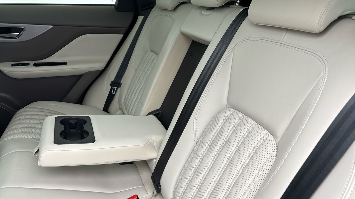 Used Jaguar F-Pace 2019 for sale - 76630353: Photo 9