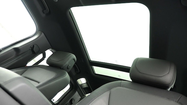 Used Land Rover Defender 110 2023 for sale - 75631738: Photo 2