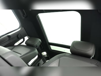 Used Land Rover Defender 110 2023 for sale - 75631738: Photo