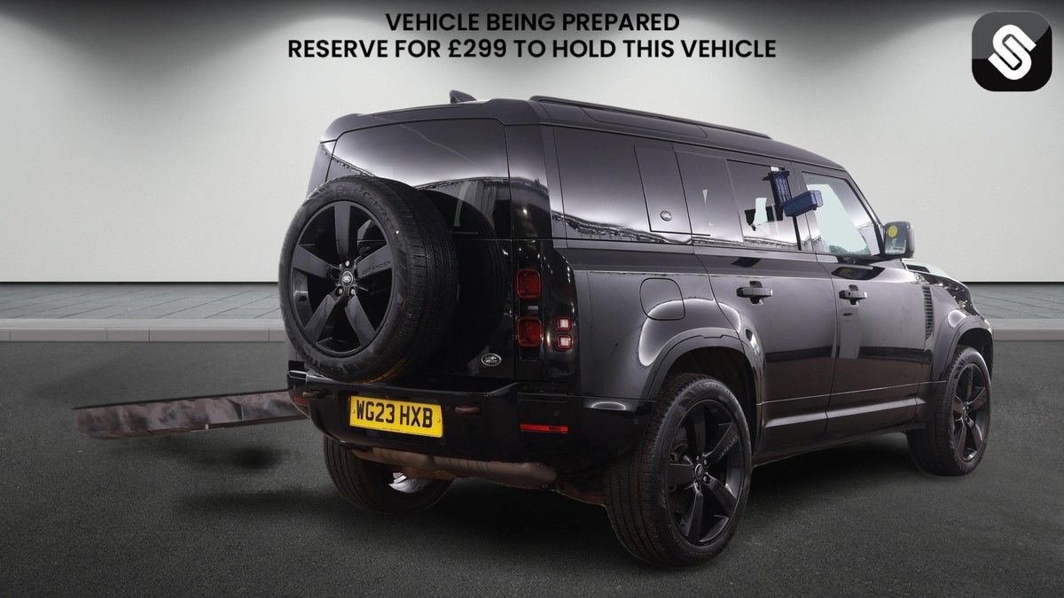Used Land Rover Defender 2023 for sale - 78018071: Photo 4