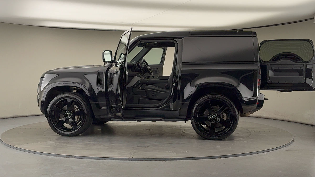 Used Land Rover Defender 2024 for sale - 77072914: Photo 46