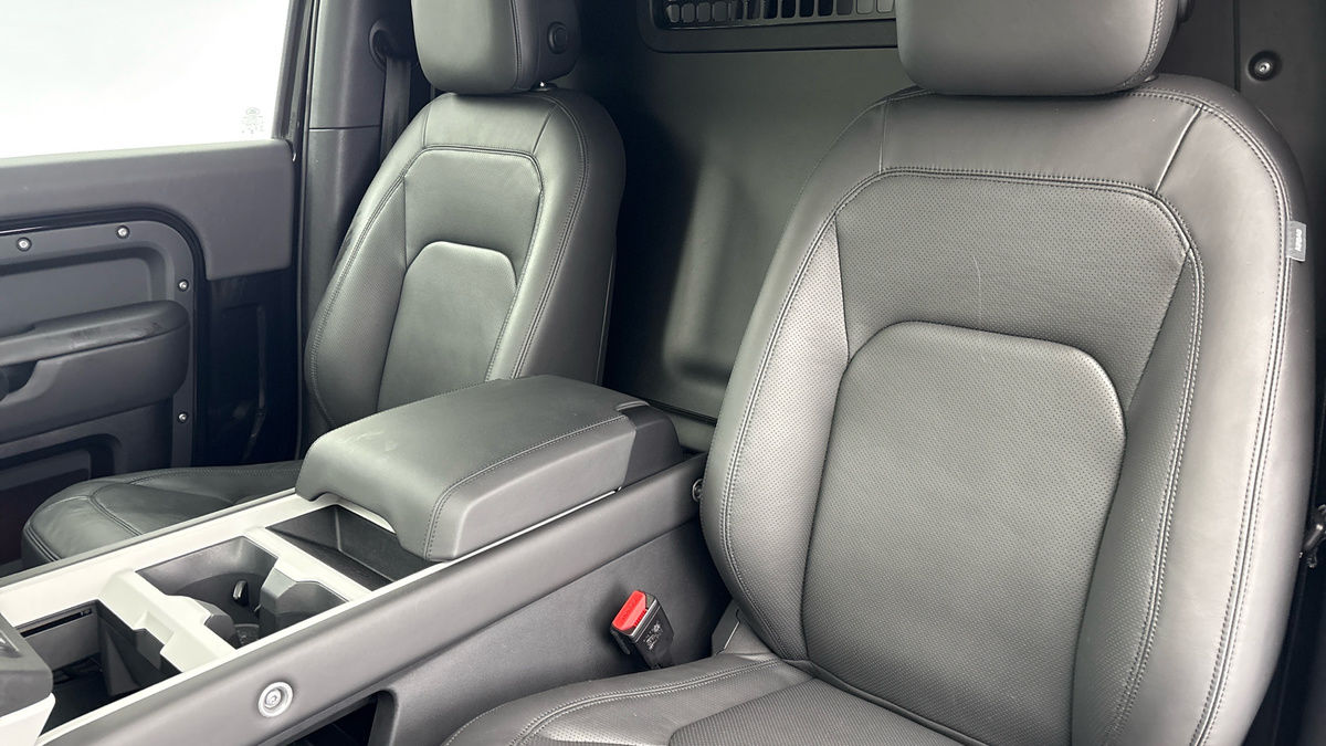 Used Land Rover Defender 2024 for sale - 77072914: Photo 7