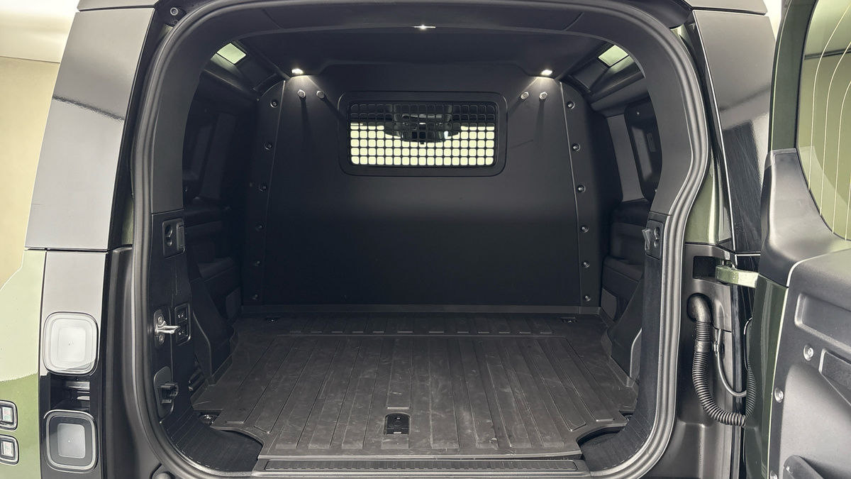 Used Land Rover Defender 90 2025 for sale - 77172895: Photo 11