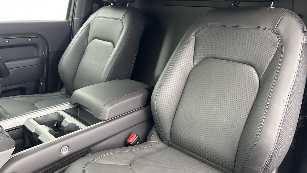 Used Land Rover Defender 90 2025 for sale - 77172895: Photo 7